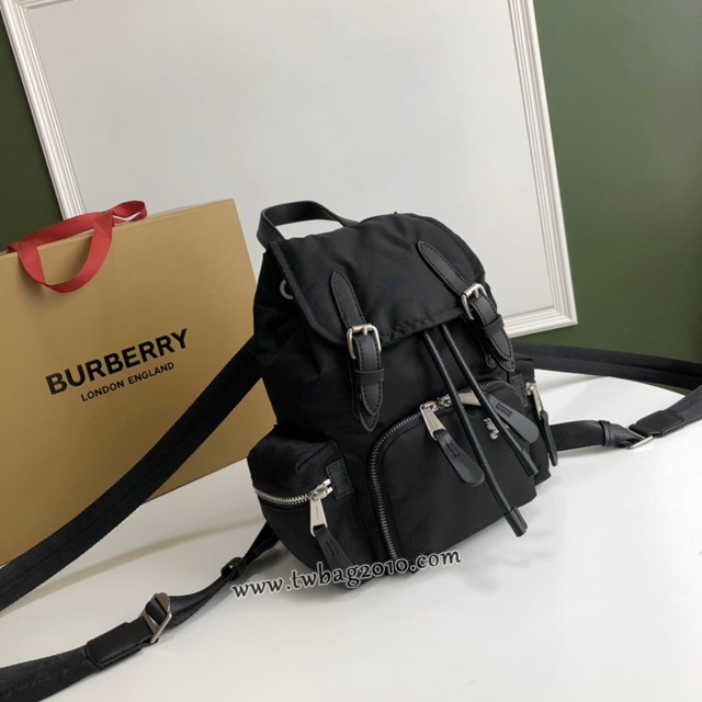 Burberry專門店新款小號軍旅背包 巴寶莉尼龍布女士雙肩背包 yxb1246